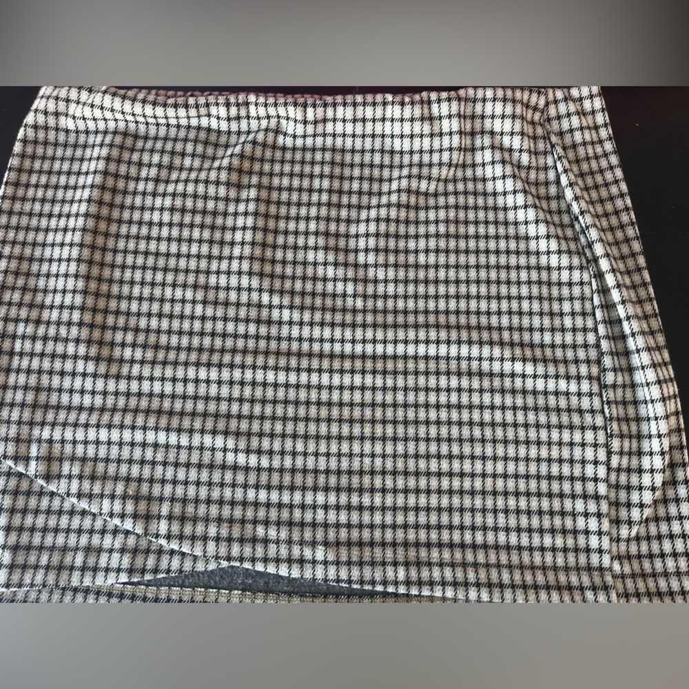 Woman’s fleece pencil skirt.